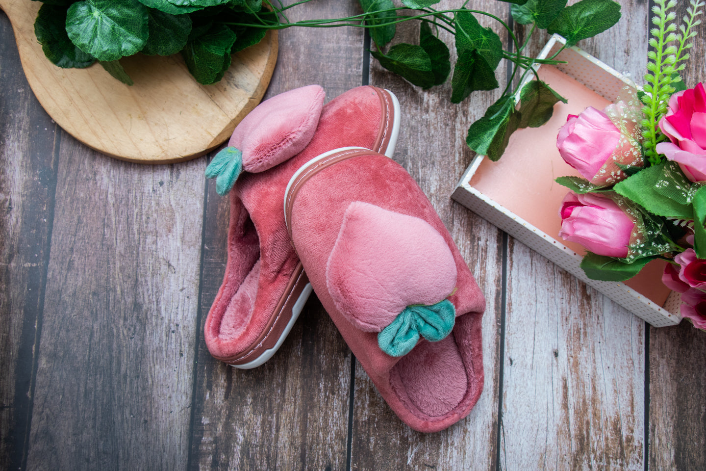 Brauch Women's Pink Fur Heart Apple Winter Slippers
