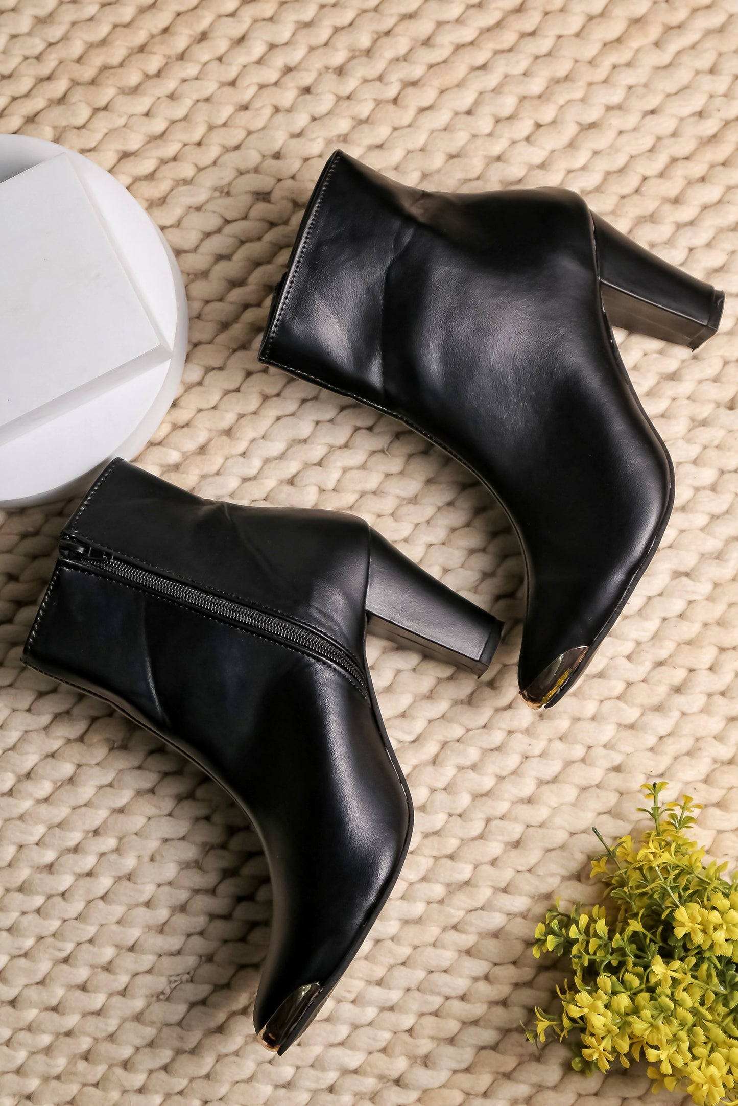 Women Black Pointed Toe Block Heeled Zip Up Boots