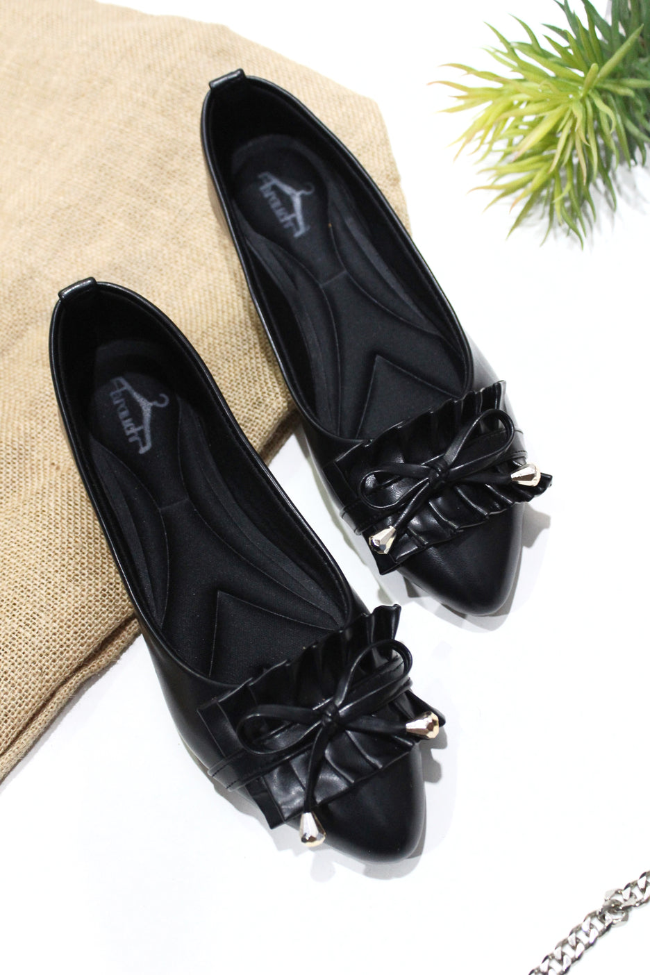 Brauch Black Frill Bow Ballarines